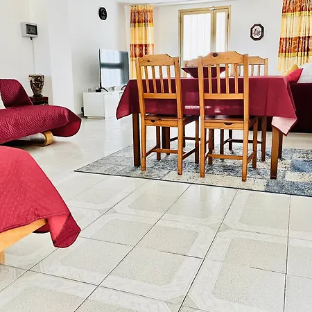 Domus Aurea - Intero Ed Indipendente Con Giardino *
